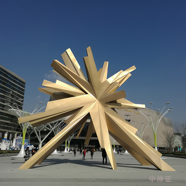 《星光》 高12m 不銹鋼烤漆 設(shè)計(jì)：晉松 2017年 位于上海吳中路新華紅星國際廣場